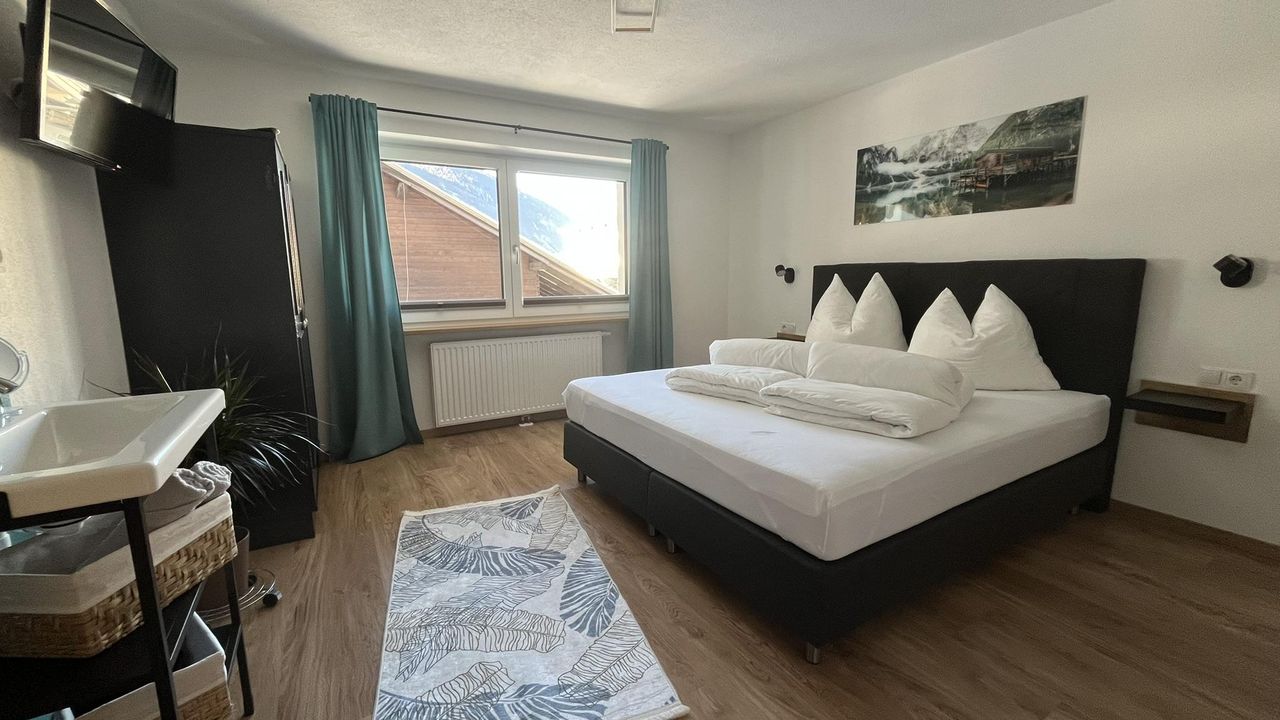 Zimmer mit Doppelboxspringbett Zimmer mit Doppelboxspringbett